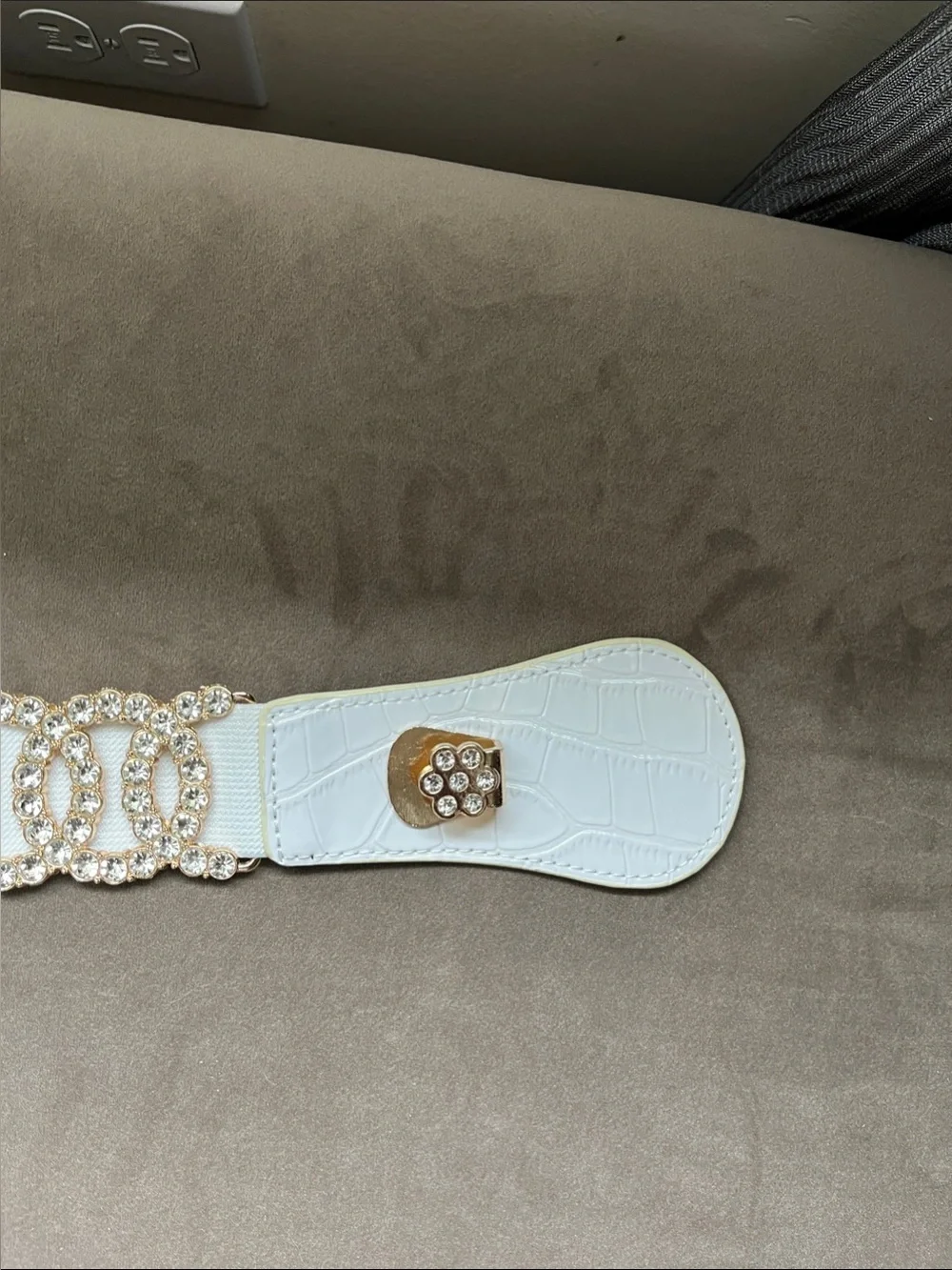 White Crystal Like Embellished Logo-Link Women's Belt - Picture 4 of 4